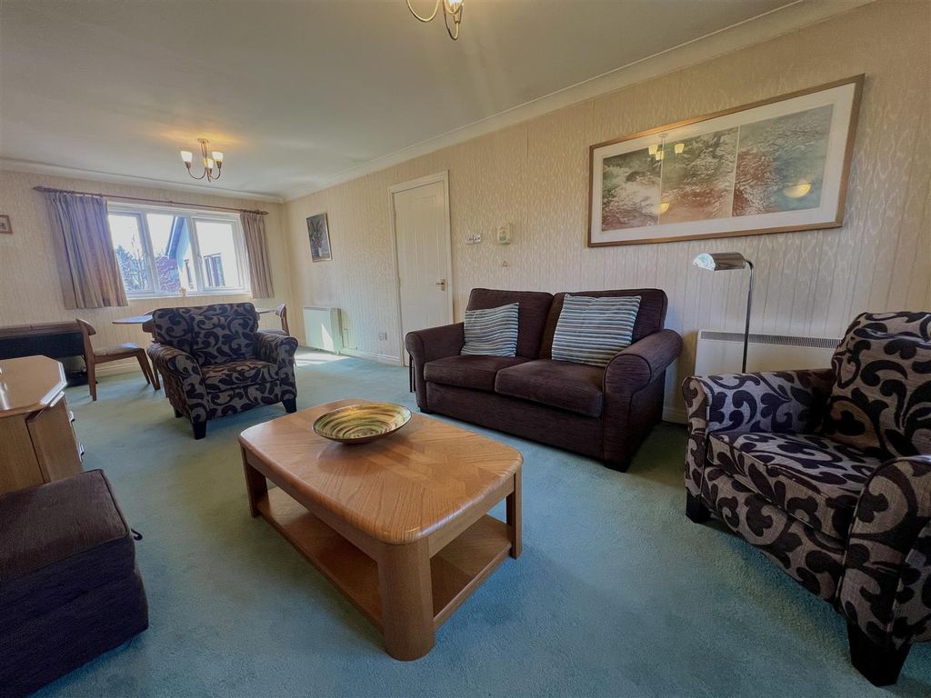 Property photo 3 of 14 Living Room