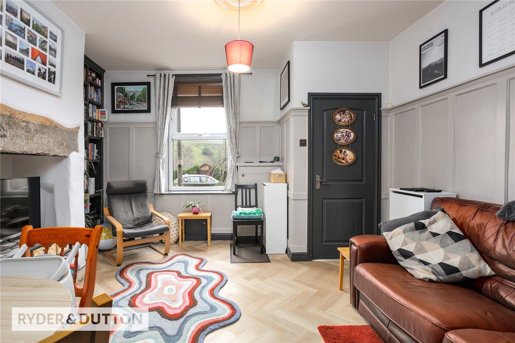 Property photo 3 of 25 Lounge