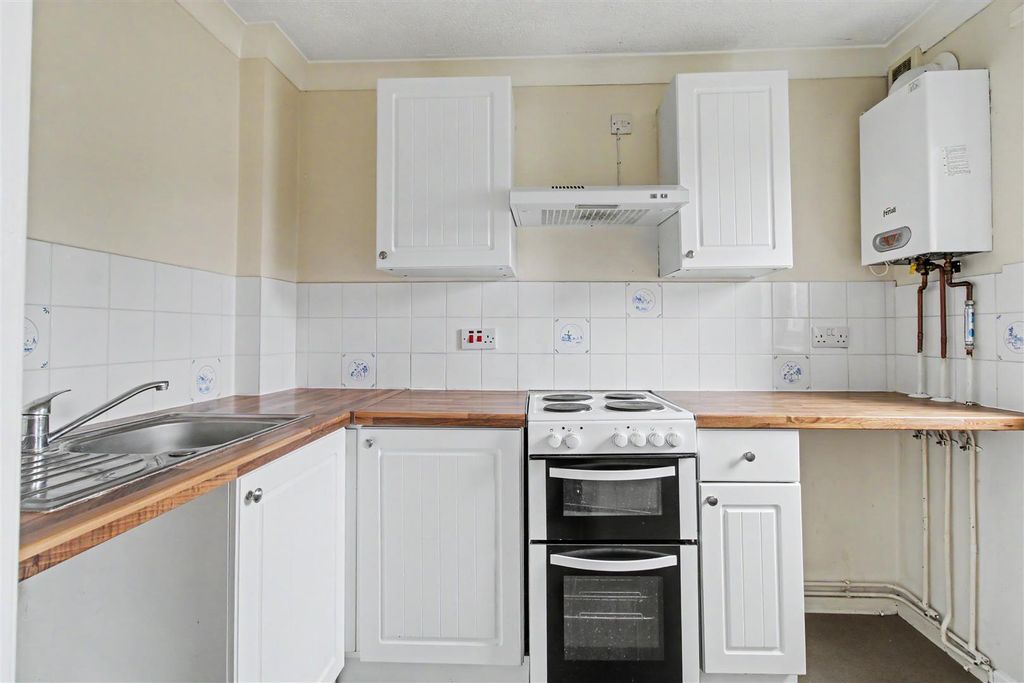 Property photo 3 of 14 Kitchen
