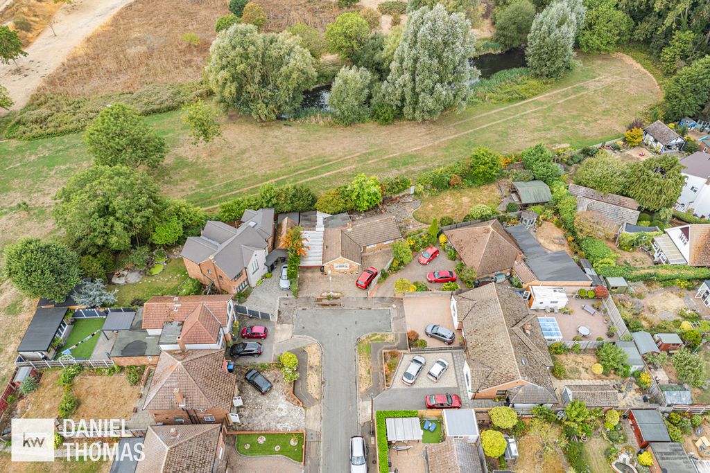 Property photo 2 of 39