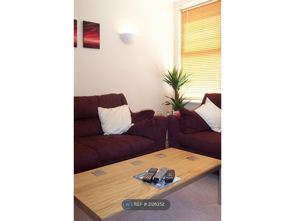 Property photo 3 of 10 Lounge