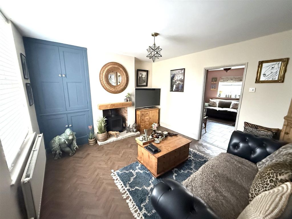 Property photo 2 of 13 Chapel Street 7.Jpg