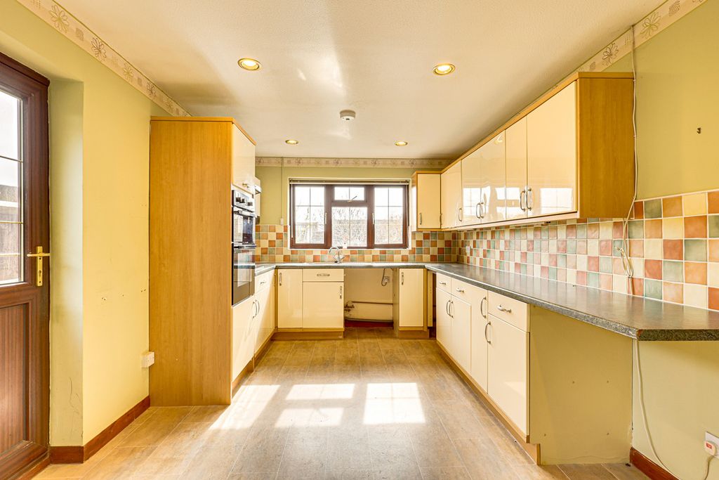 Property photo 3 of 23