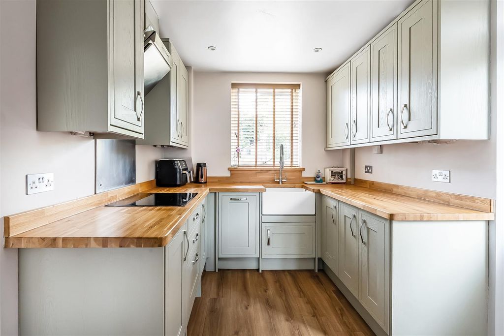 Property photo 3 of 15 10-Middlemead-Road-12.Jpg