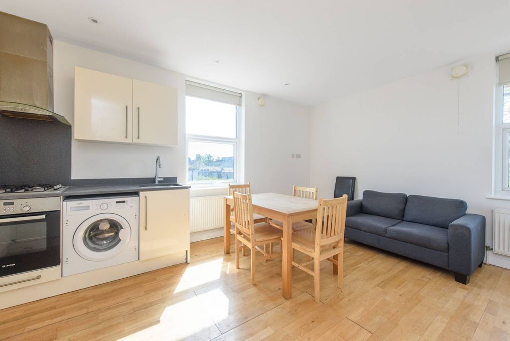 Property photo 3 of 7