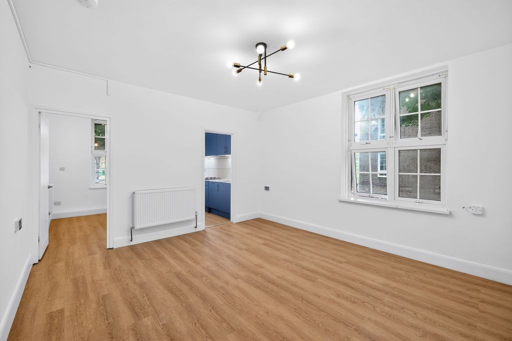 Property photo 1 of 14 Living Room (3)
