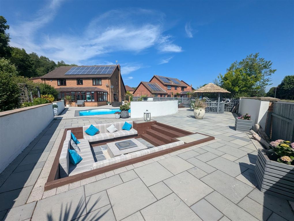 Property photo 3 of 35 Externally