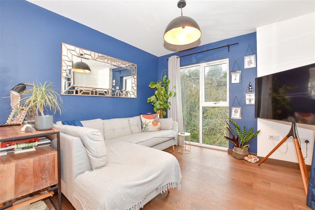 Property photo 2 of 11 Lounge