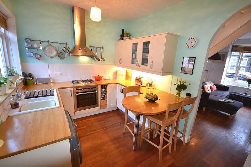 Property photo 2 of 9 Kitchen