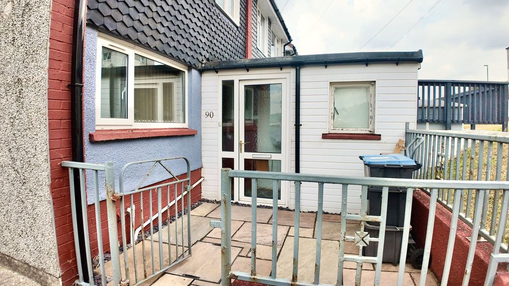 Property photo 2 of 25