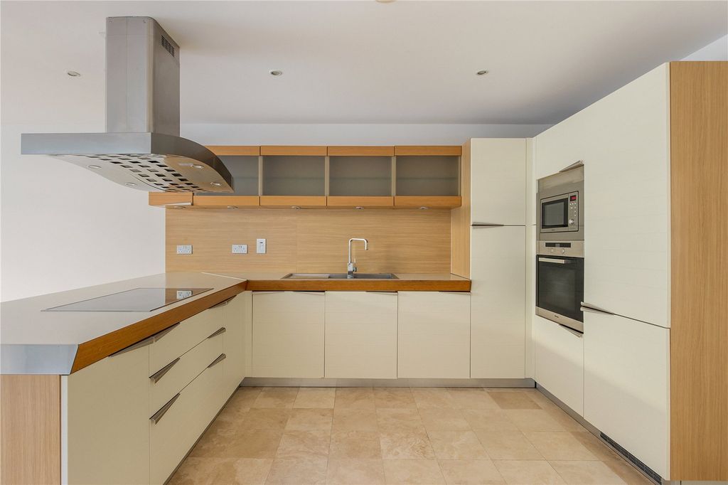 Property photo 2 of 11 Kitchen