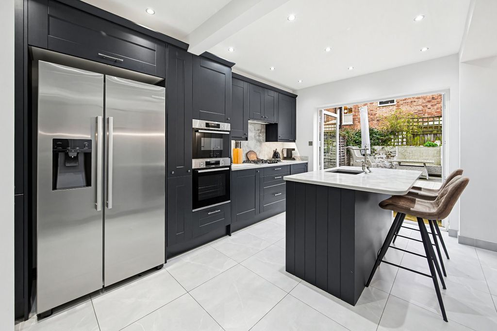 Property photo 1 of 15 Kitchen