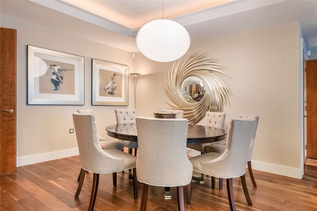 Property photo 3 of 10 Dining