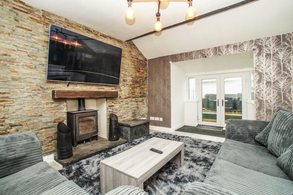 Property photo 3 of 28 Lounge Area