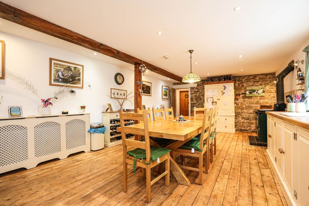 Property photo 3 of 28 Dining Kitchen