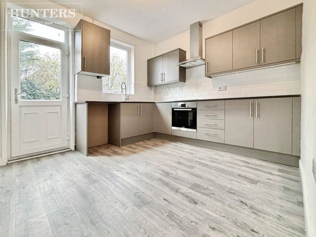 Property photo 2 of 12 Pbox-Kitchen-346798.Jpg