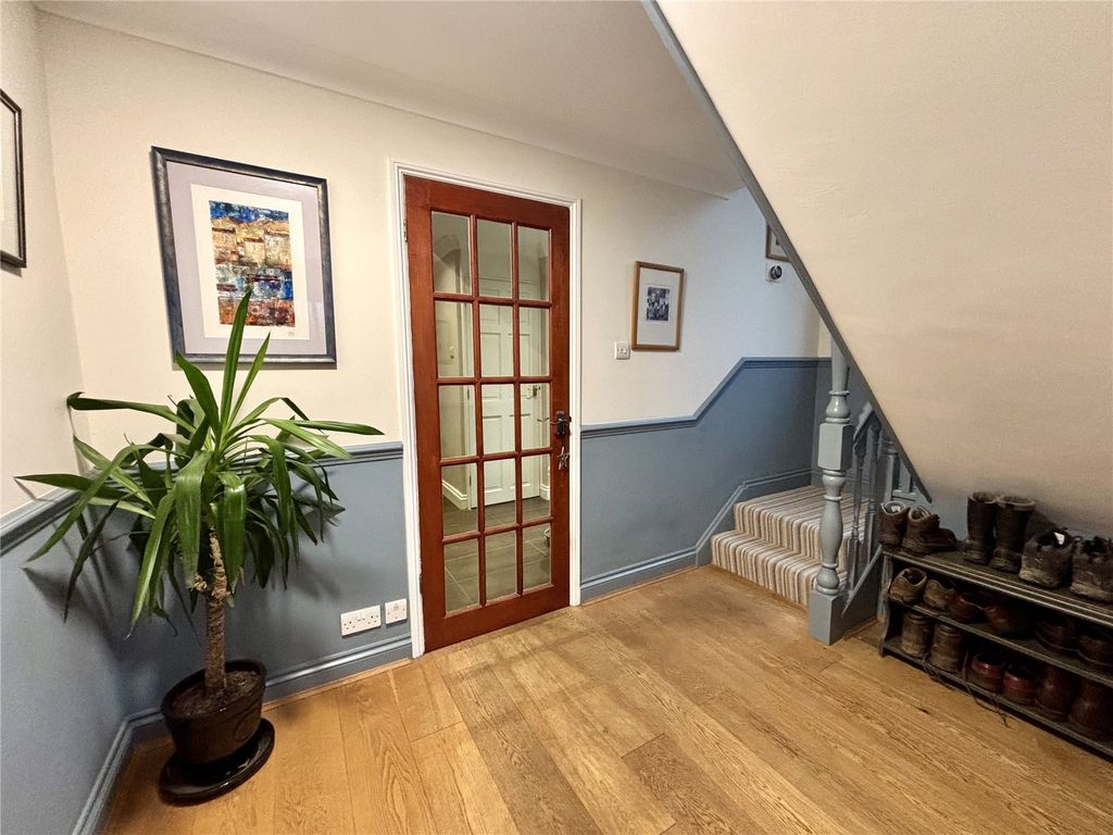 Property photo 3 of 19 Entrance Hall