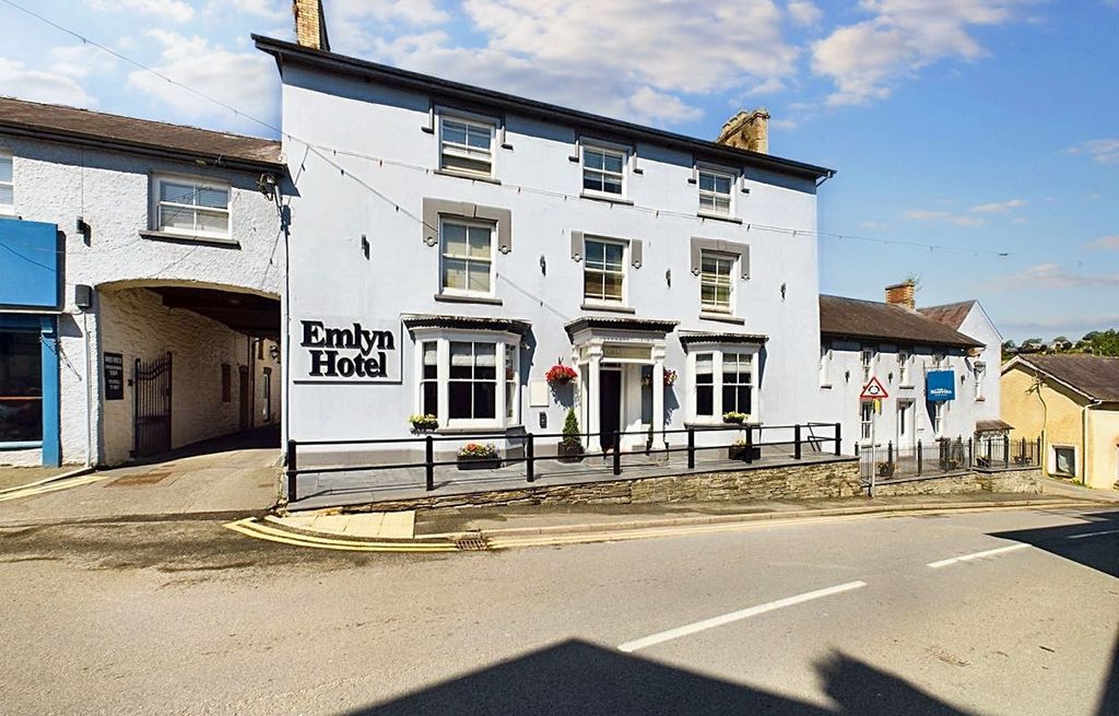 Property photo 1 of 6