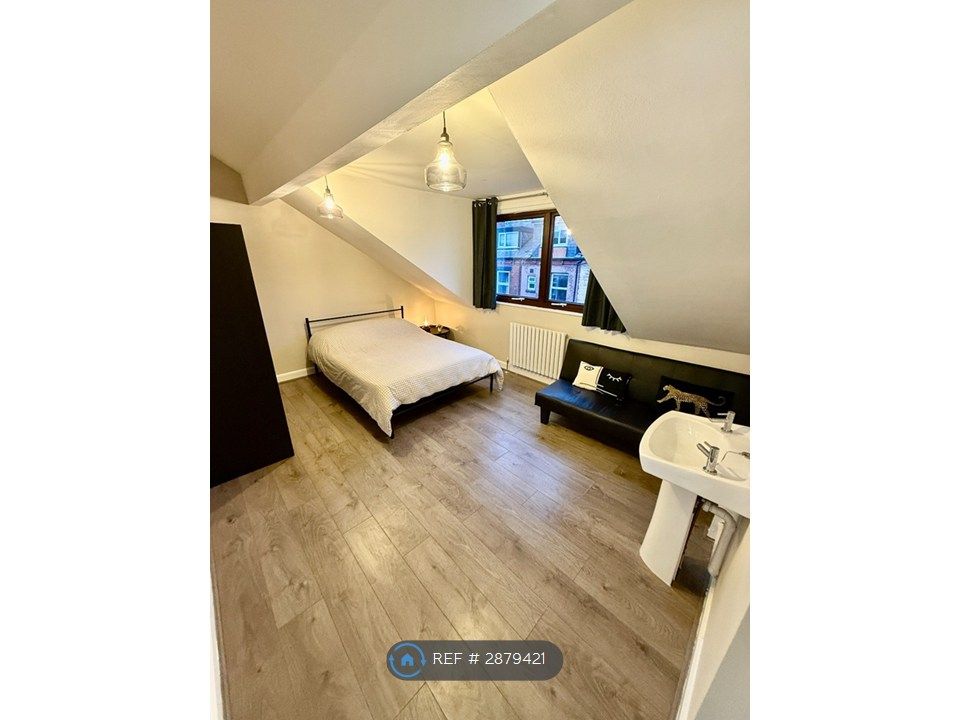 Property photo 1 of 8 Room 6 - 1