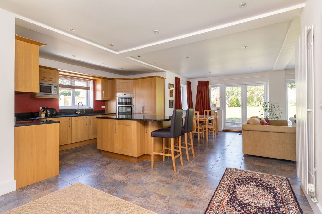 Property photo 2 of 19