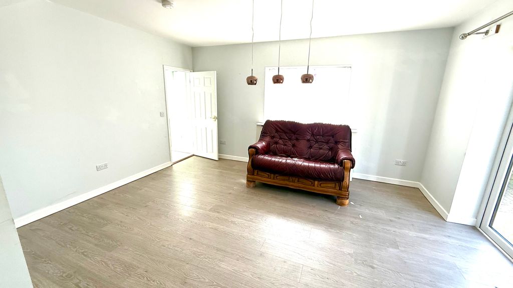 Property photo 3 of 20 Dining Area