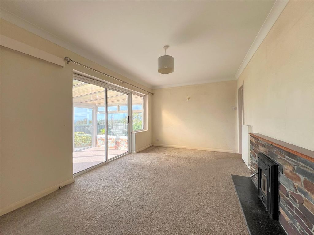 Property photo 2 of 39 Lounge