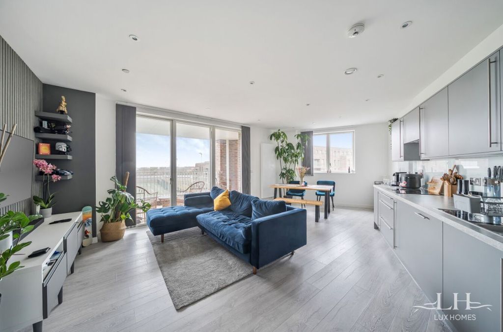 Property photo 1 of 21