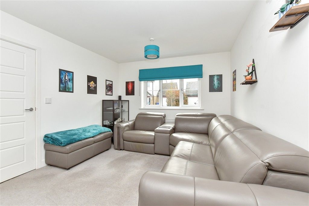 Property photo 3 of 12 Lounge