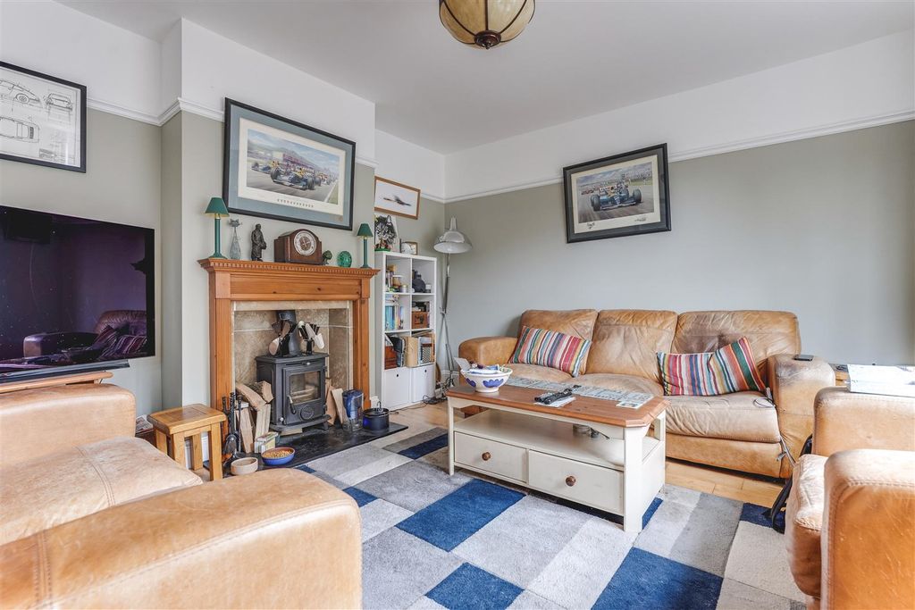 Property photo 2 of 18 Radwinter Road-21.Jpg