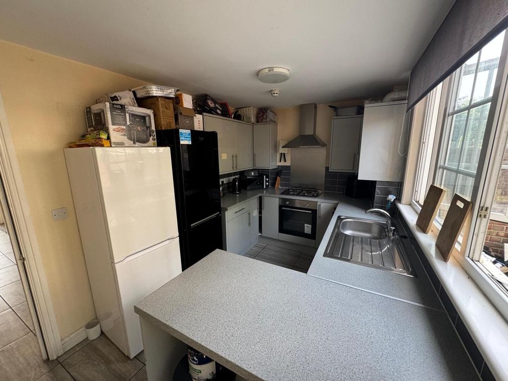 Property photo 3 of 6 Kitchen