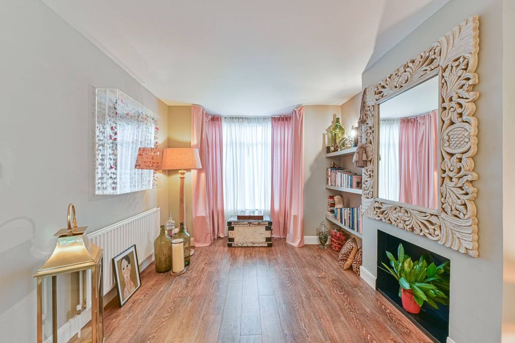 Property photo 2 of 23