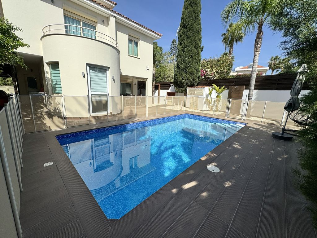 Property photo 1 of 20