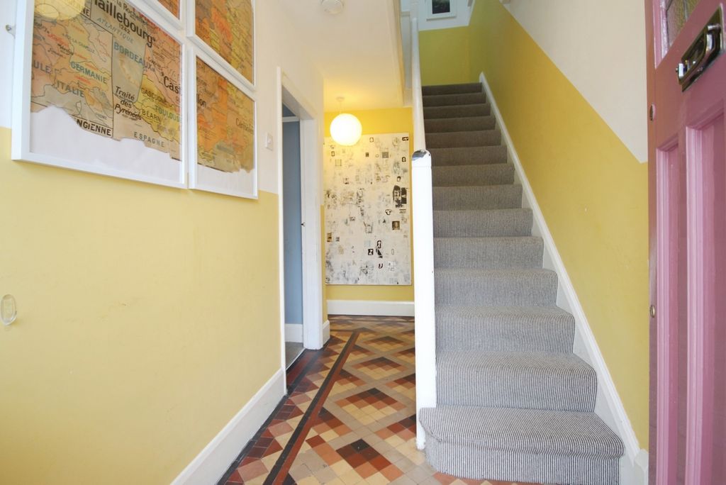 Property photo 2 of 17 Hallway
