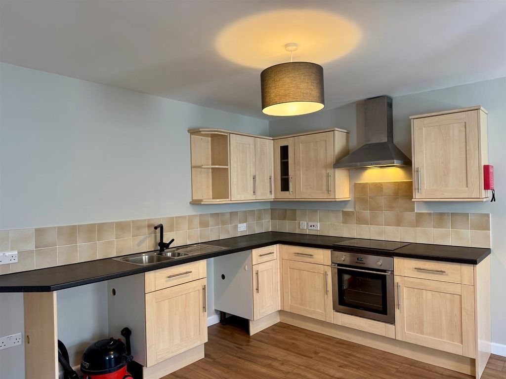 Property photo 3 of 12 Kitchen Open Plan