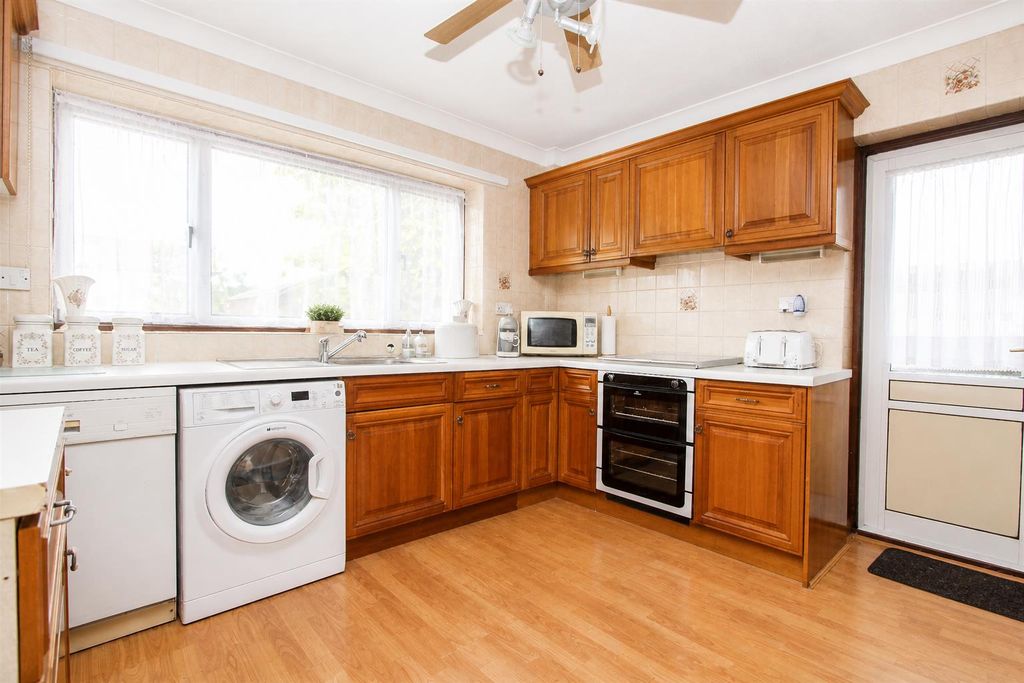 Property photo 3 of 20 Kitchen1
