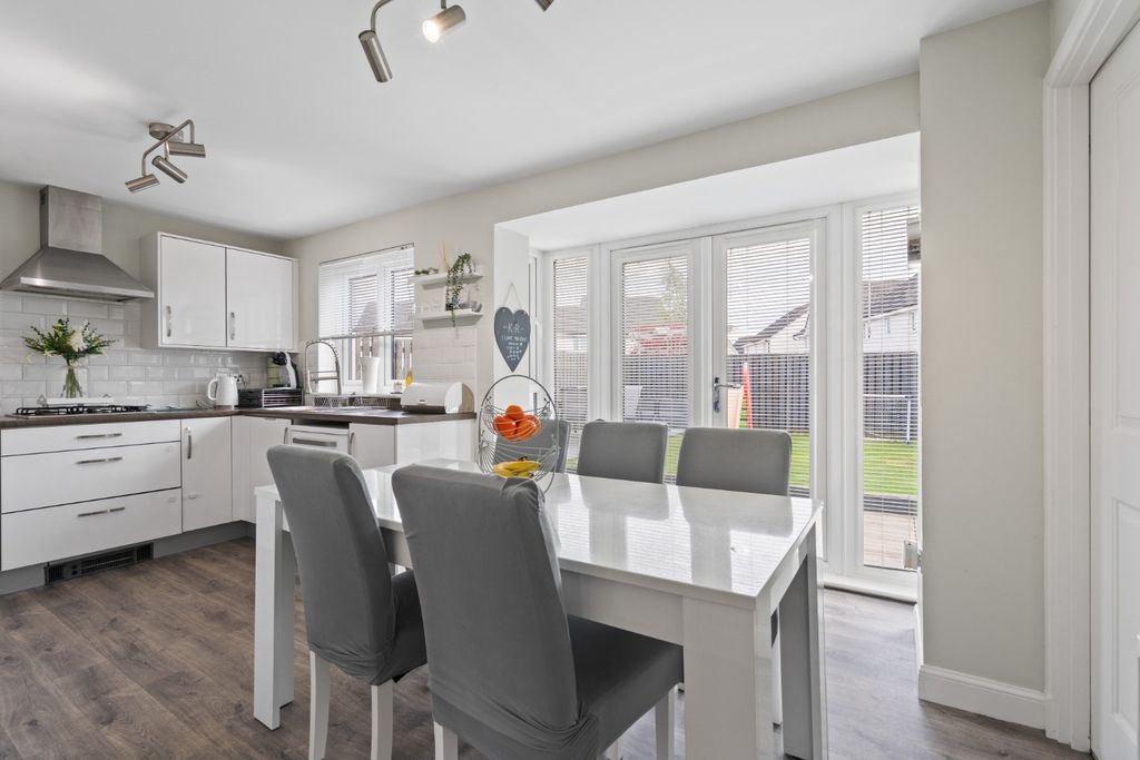 Property photo 3 of 30 5564033