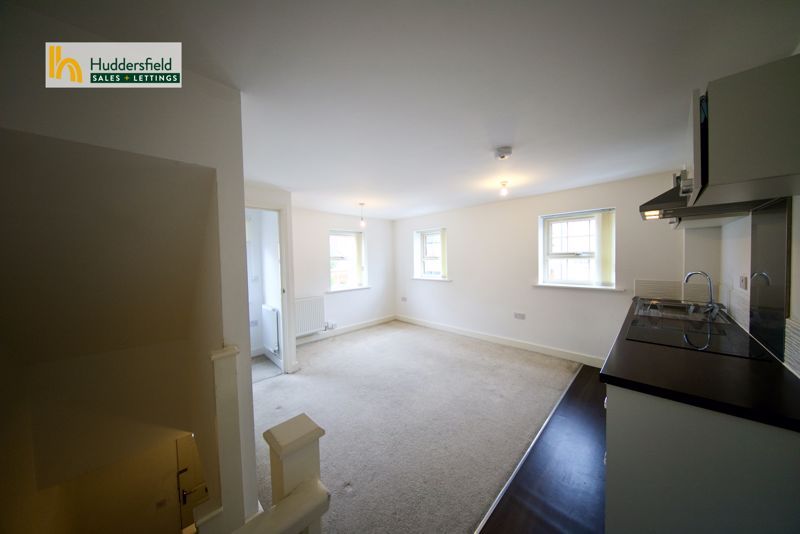 Property photo 3 of 10 Lounge/Kitchen1