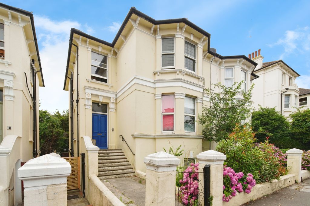 Property photo 1 of 9