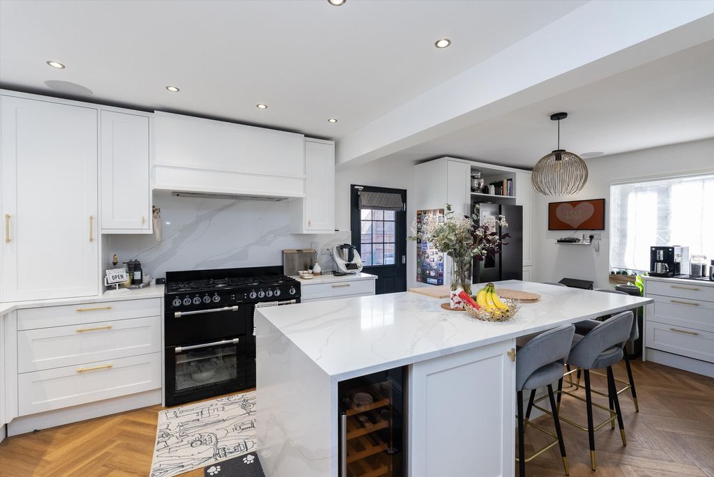 Property photo 1 of 21 Image