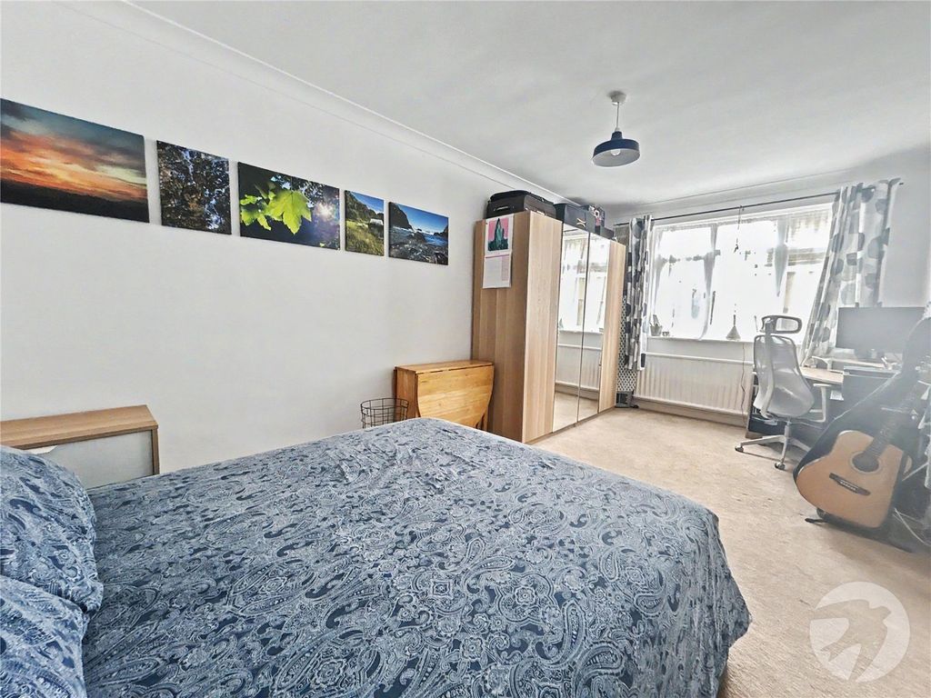 Property photo 3 of 28 Picture No. 04