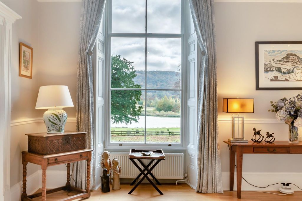 Property photo 3 of 21 8627263-Interior06.Jpg