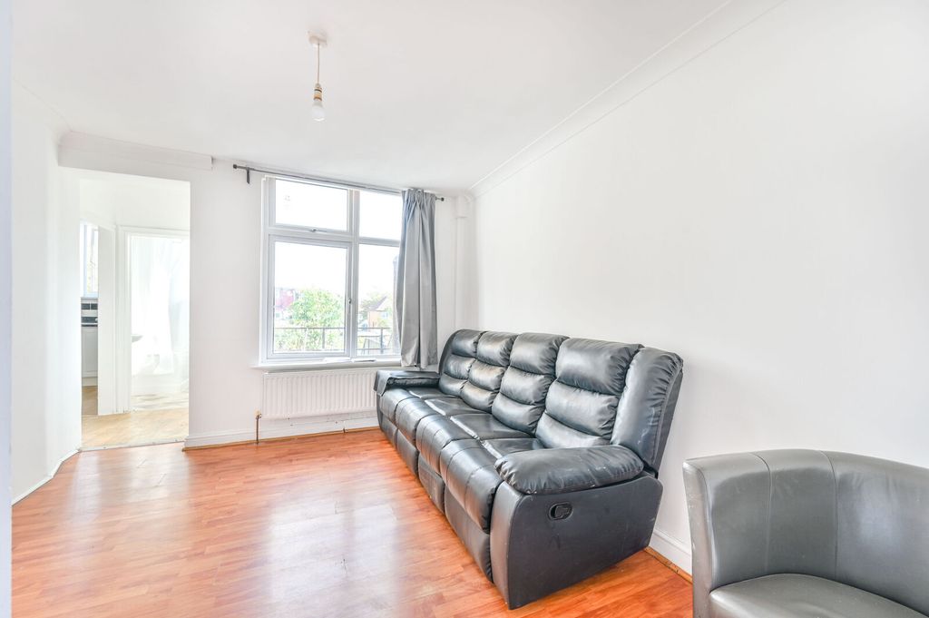 Property photo 2 of 7