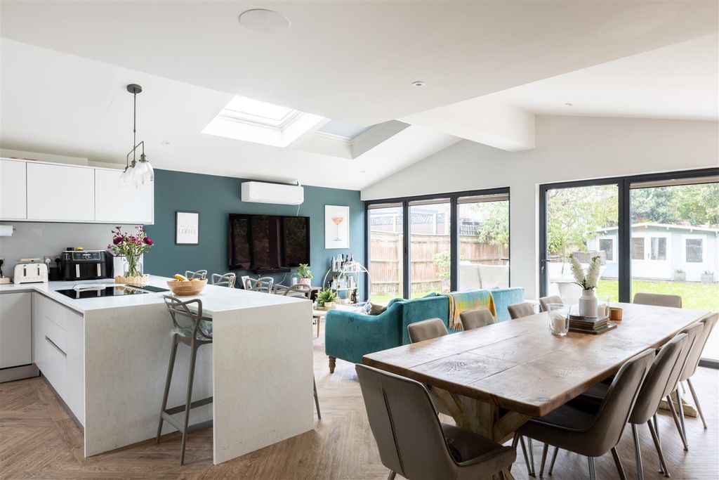 Property photo 2 of 26