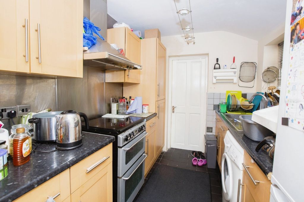 Property photo 3 of 8 03