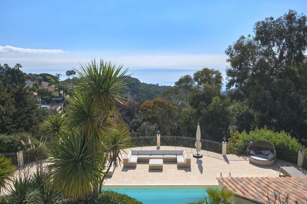 Property photo 1 of 16 Prestige Villa For Sale 380 Sqm – Super Cannes, Cannes