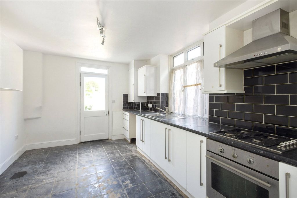 Property photo 2 of 15 Picture No. 14