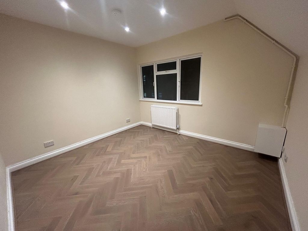 Property photo 3 of 3