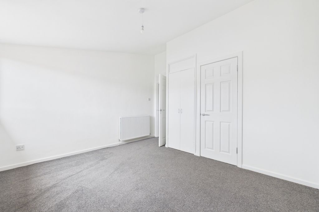 Property photo 2 of 27