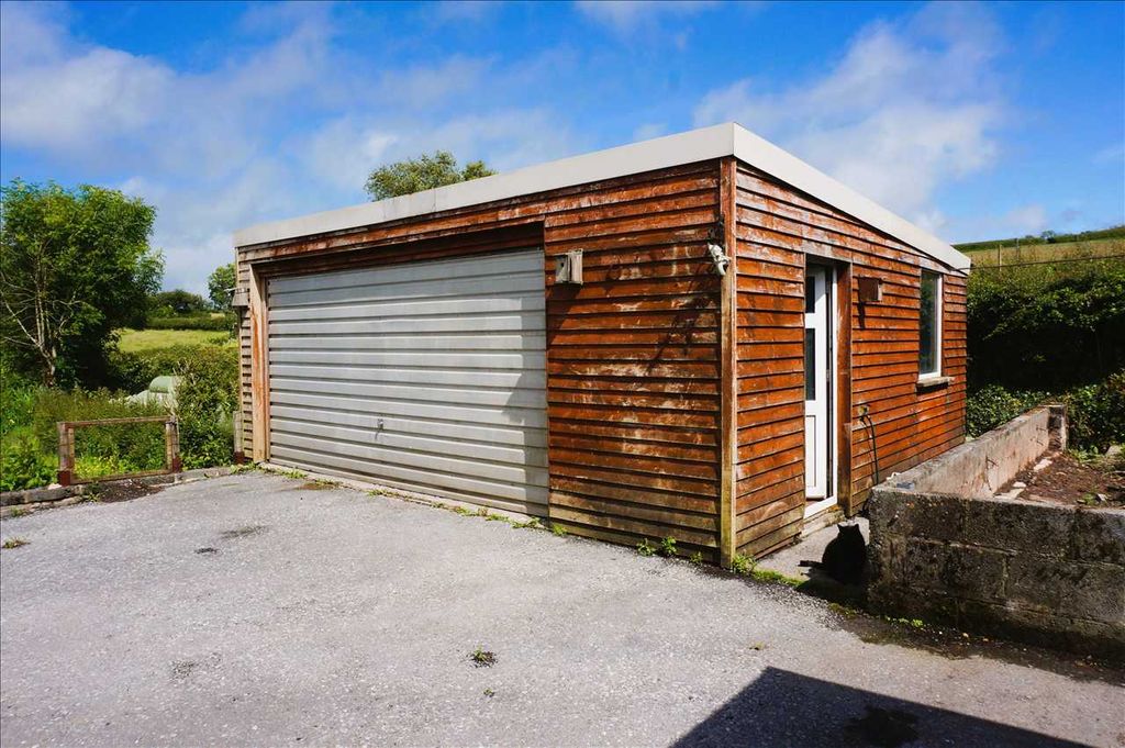 Property photo 2 of 25
