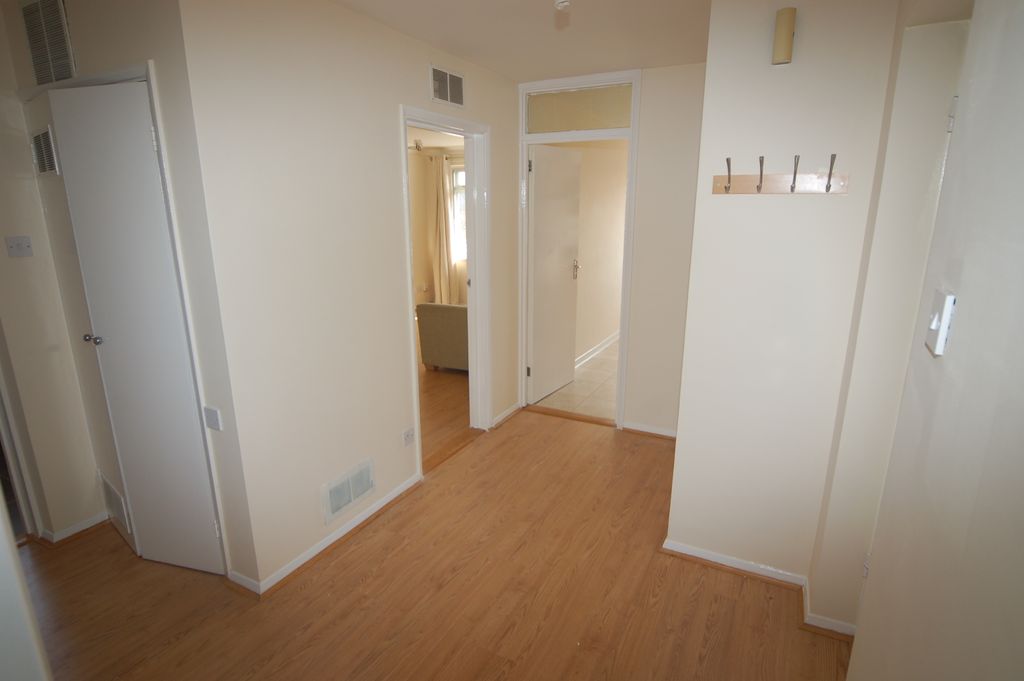 Property photo 3 of 12 Entrance Hall